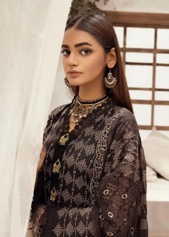 Mahees Exclusive Embroidered Lawn 3Pcs- What U Wear