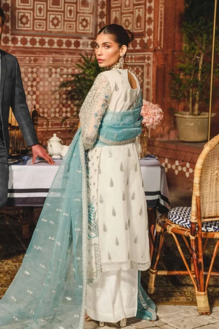 Freesia Miraj-What U Wear