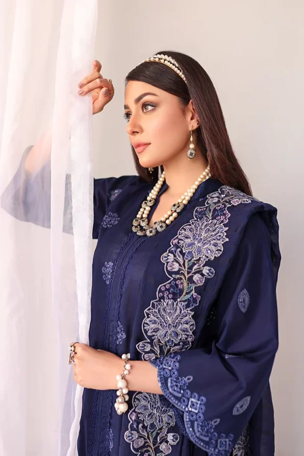 Baharan By Humdum Chickenkari Lawn 3pcs- What U Wear