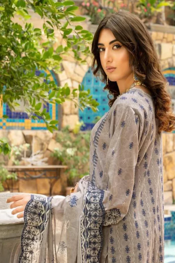 Maahru Embroidered Lawn Unstitched 3Pcs- What U Wear