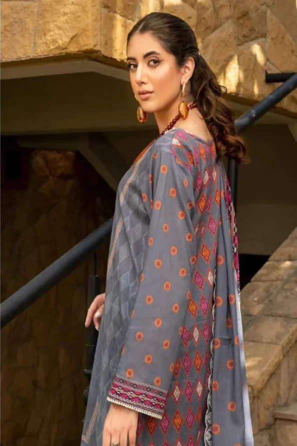 Maahru Embroidered Lawn Unstitched 3Pcs- What U Wear