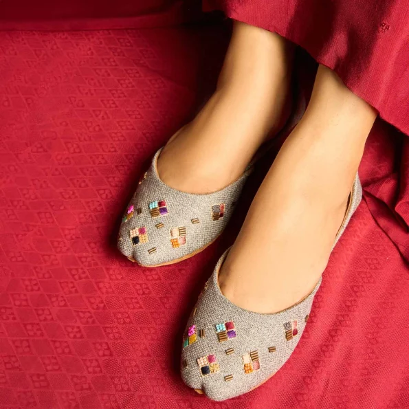Dazzle GREY CRUSH- Khussa- What U Wear