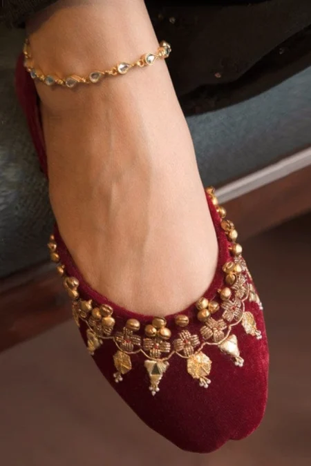 Dazzle-CRIMSON QUEEN (KHUSSA)- What U Wear