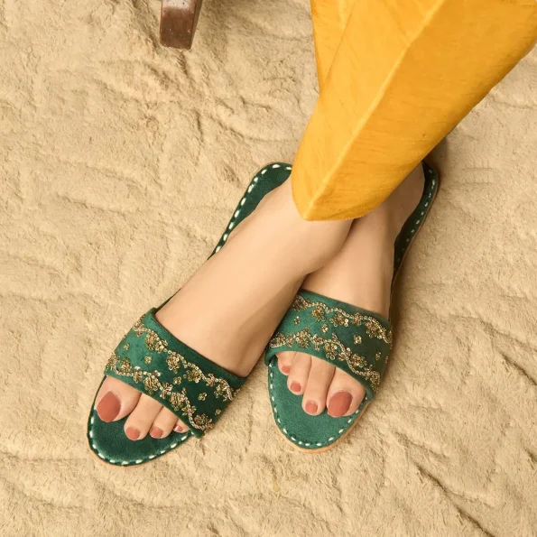 Dazzle Sliders-MAHEEMA- What U Wear
