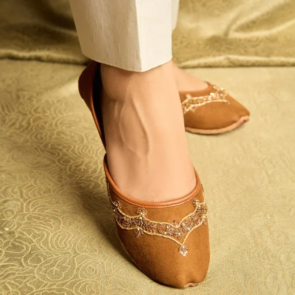 Dazzle-BADAMI- What U Wear