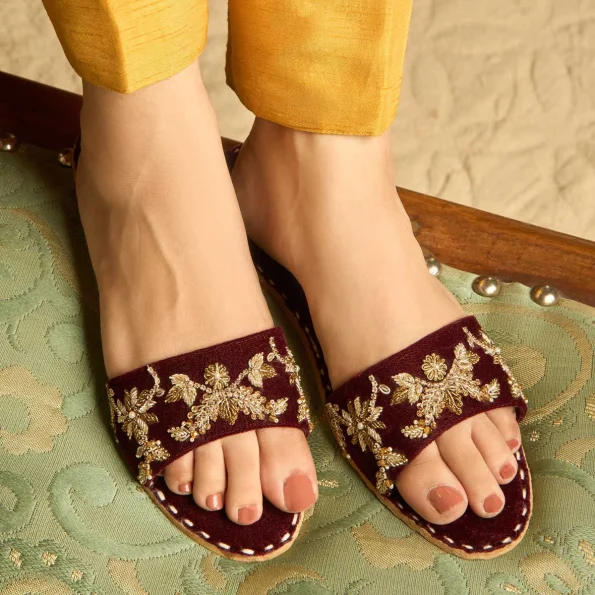 Dazzle Sliders-ROMAISA- What U Wear