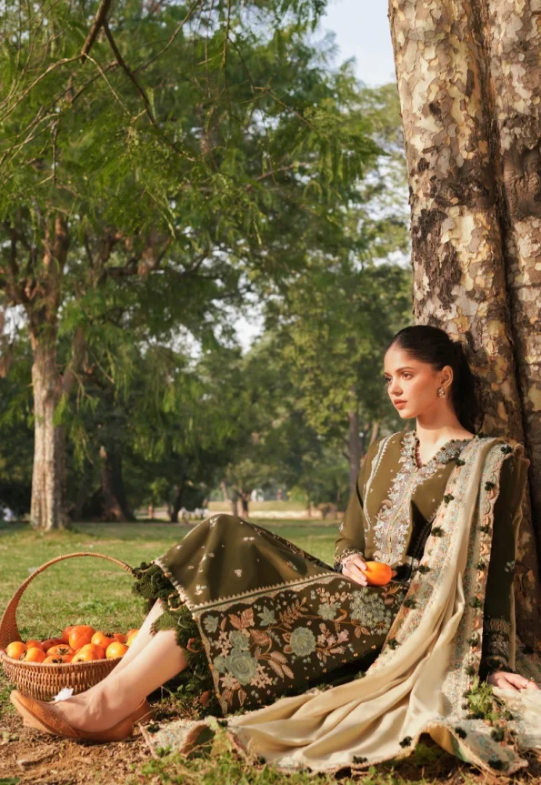Zaha URSIYA Luxury Embroidered Slub Khaddar 3pc-05