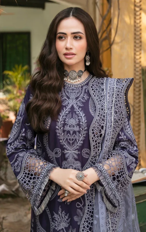 Jazmin EMBROIDERED LUXURY LAWN SL22-D1