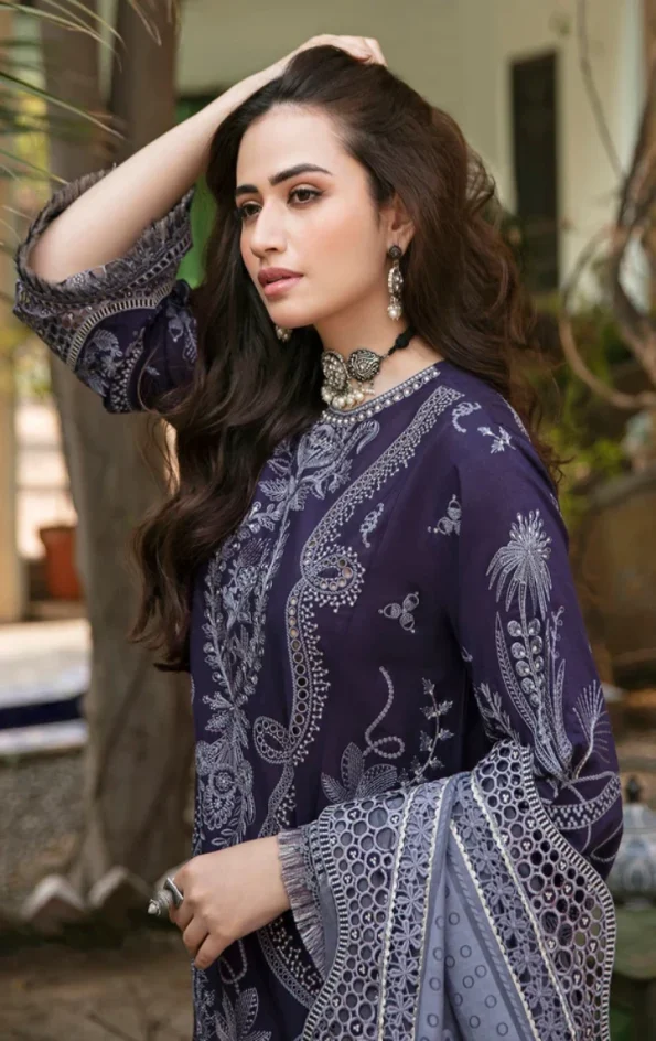 Jazmin EMBROIDERED LUXURY LAWN SL22-D1