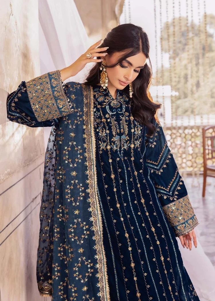 AIK- BAAGH-LOOK 01 Luxury Embroidered Velvet Suit- What U Wear