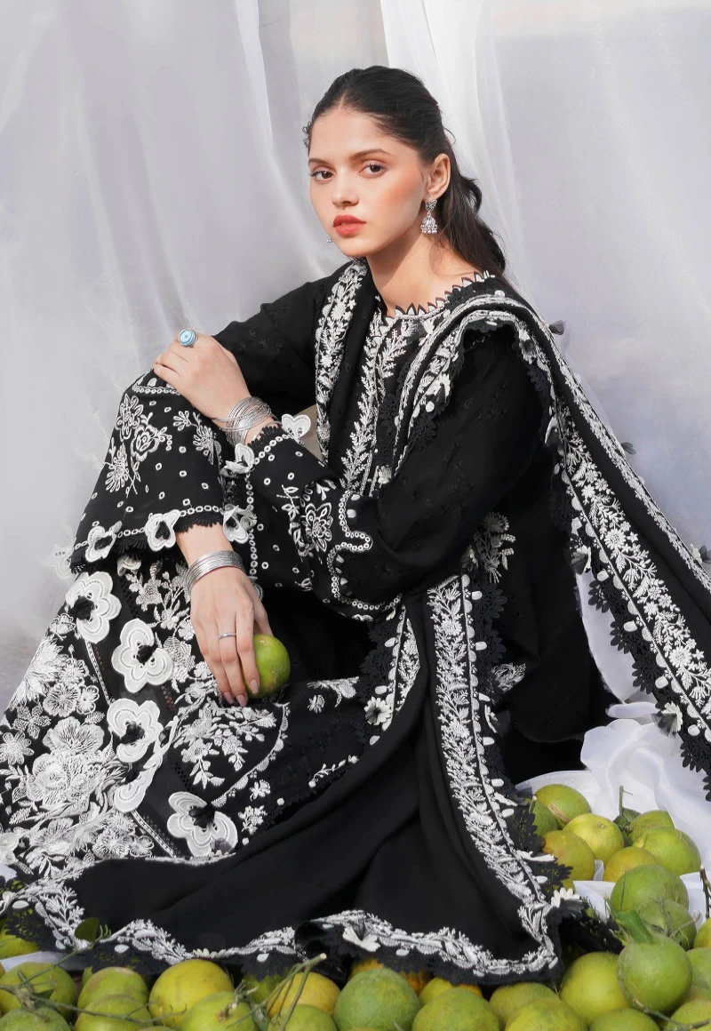 Zaha FIRUZEH Luxury Embroidered Karandi 3pc-09