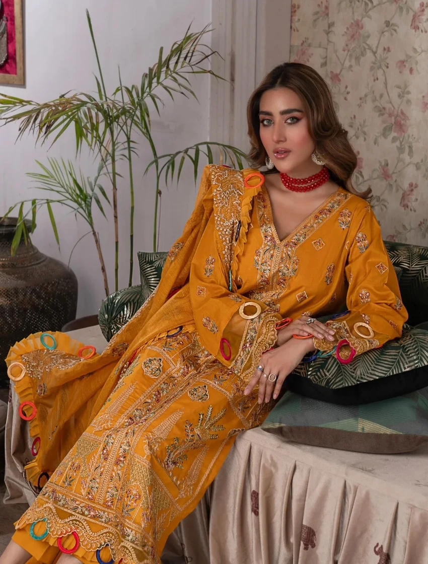 Manizay Gul Maina Embroidered Lawn 3pcs-05