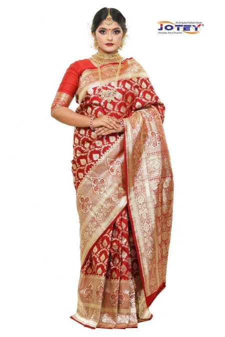 Floral Woven Pure Banarasi Silk Saree in Red