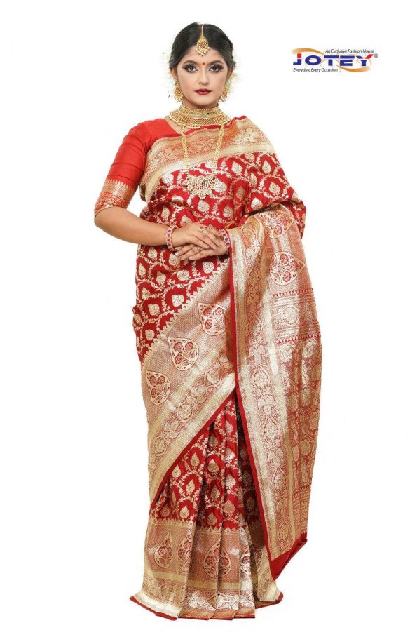 Floral_Woven_Pure_Banarasi_Silk_Saree_in_Red_-_Jotey-7670324.jpg