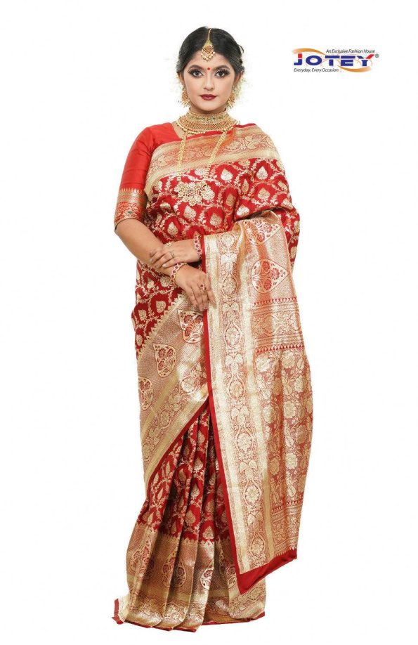 Floral_Woven_Pure_Banarasi_Silk_Saree_in_Red_-_Jotey-7670328.jpg