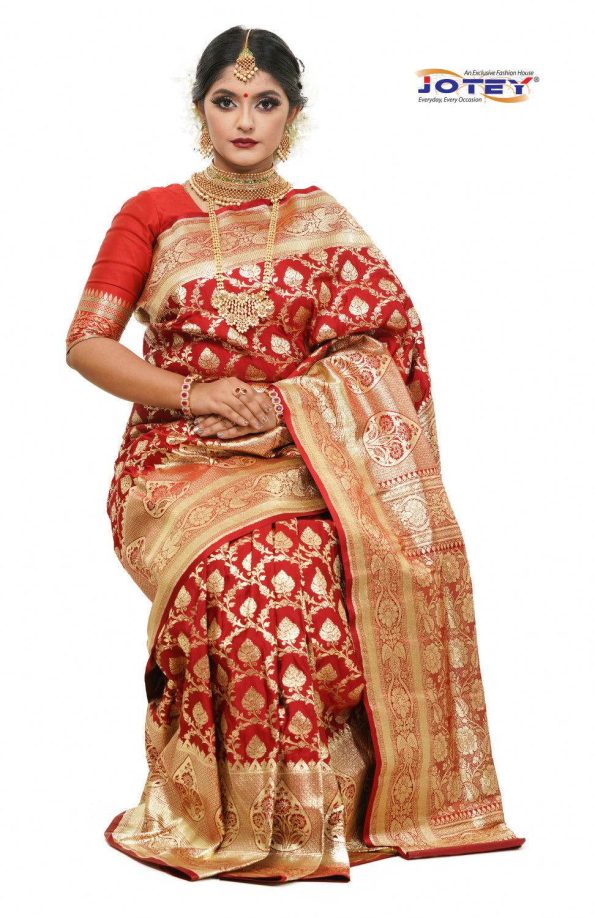 Floral_Woven_Pure_Banarasi_Silk_Saree_in_Red_-_Jotey-7670330.jpg