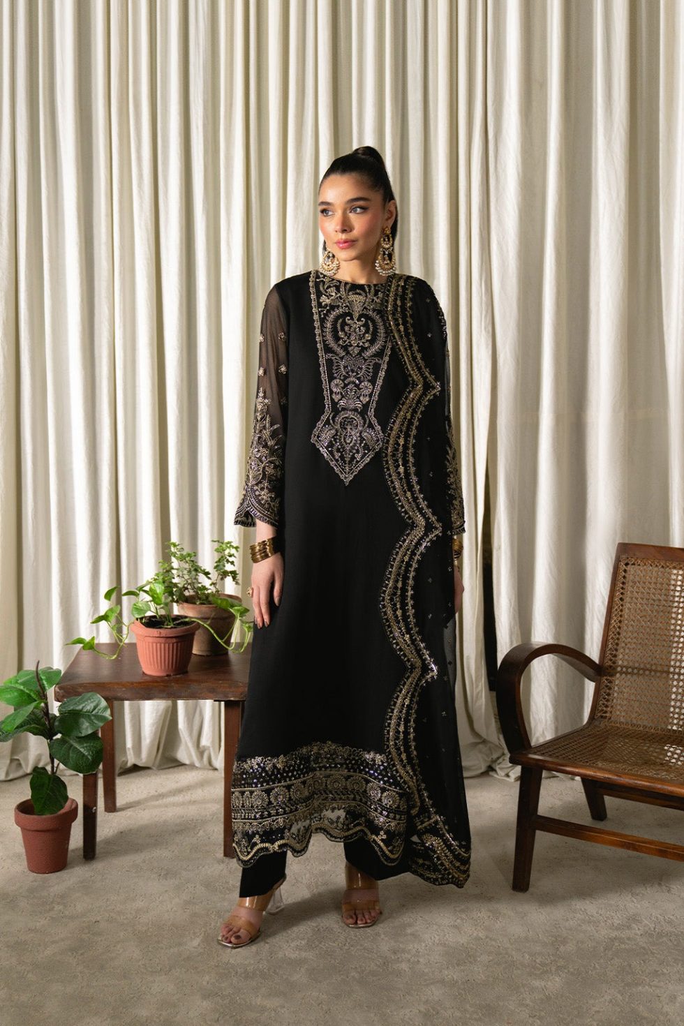Neeshay- RTW-CHFN-03 Black